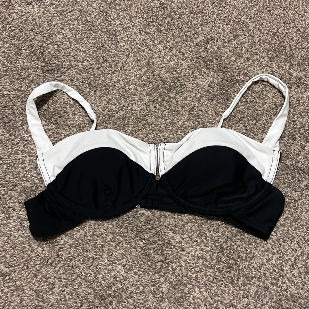 Fashion Nova Black & White Colorblock Bikini Top | Fits Like Size Small